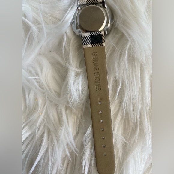 ✨Burberry rare diamond watch ✨genuine leather - Picture 9 of 9